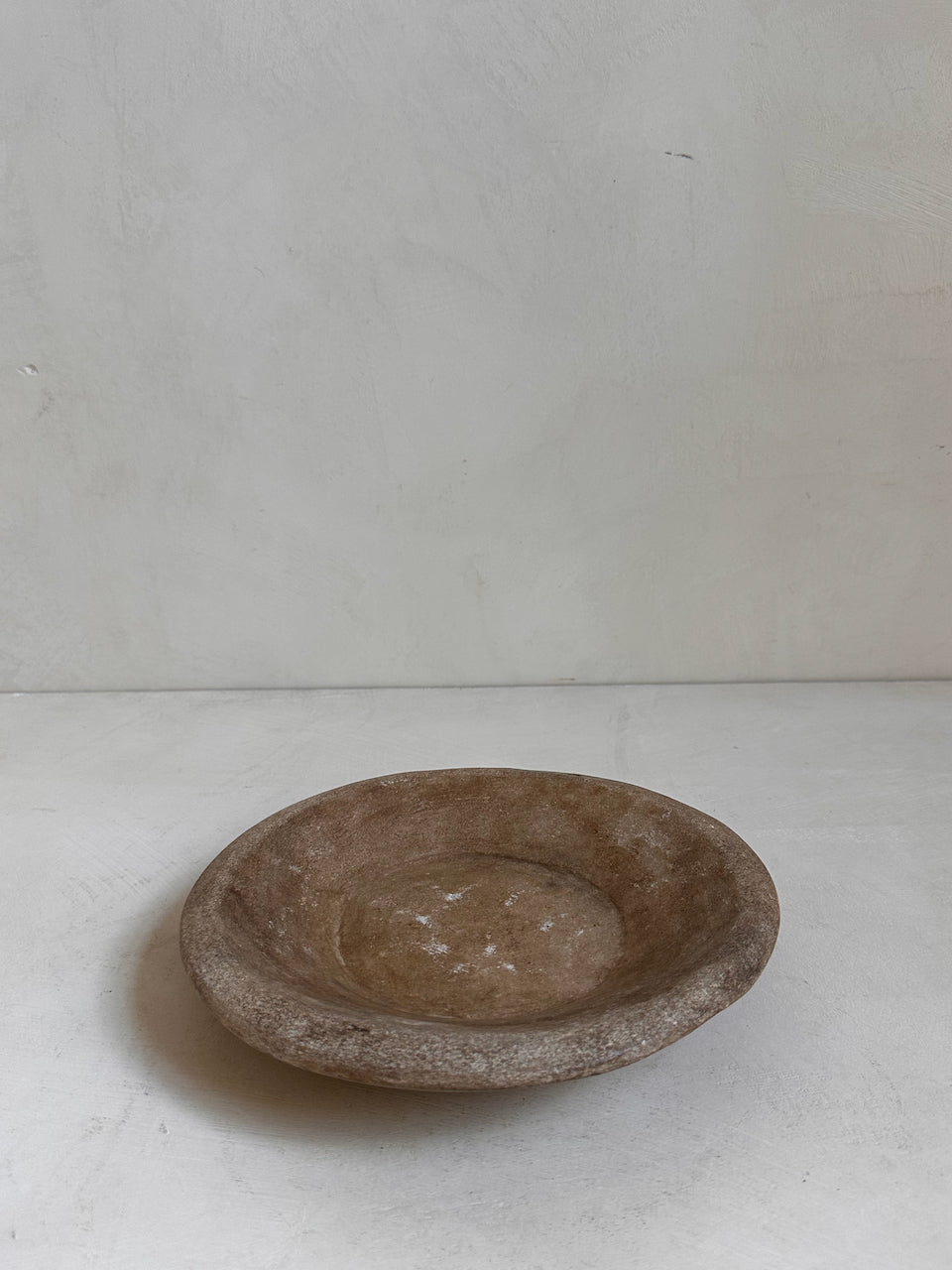 The Corner - Antique Stone plate N° 32 - Table & Kitchenware