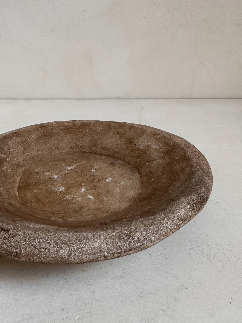 The Corner - Antique Stone plate N° 32 - Table & Kitchenware