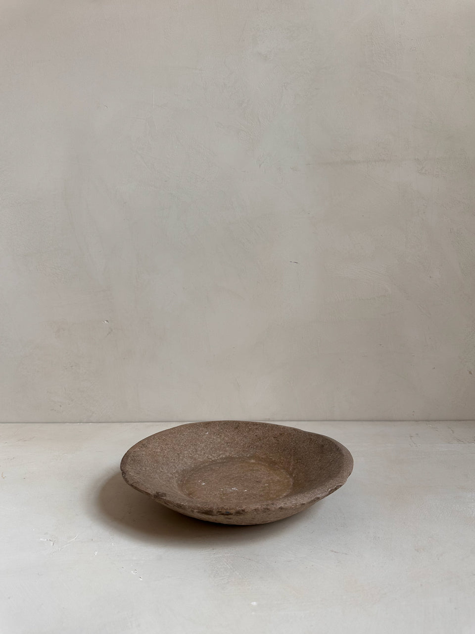 The Corner - Antique Stone plate N° 32 - Table & Kitchenware
