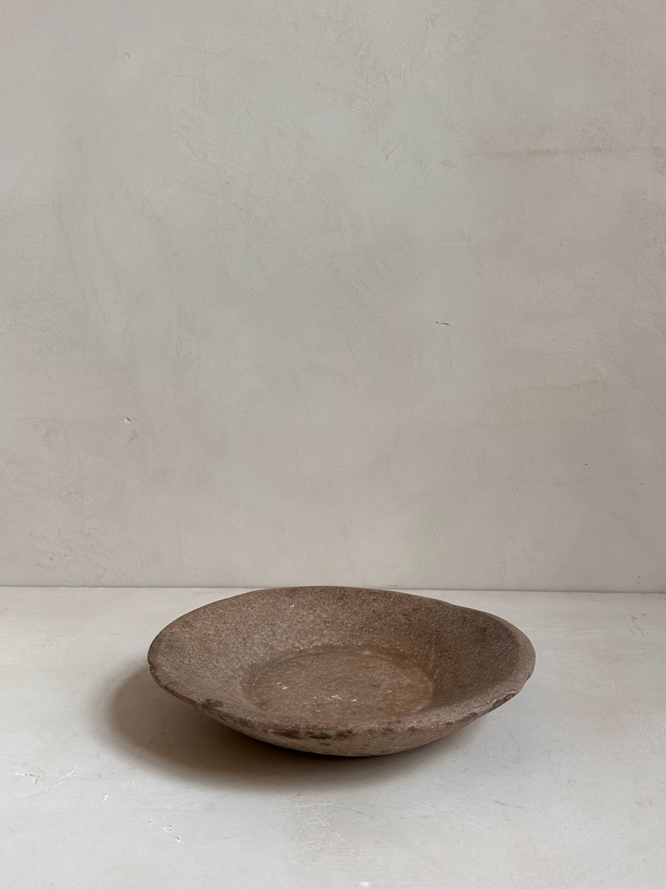 The Corner - Antique Stone plate N° 32 - Table & Kitchenware