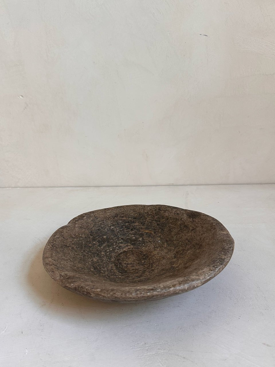 The Corner - Antique Stone plate N° 33 - Table & Kitchenware