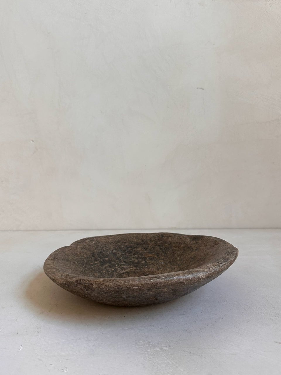 The Corner - Antique Stone plate N° 33 - Table & Kitchenware