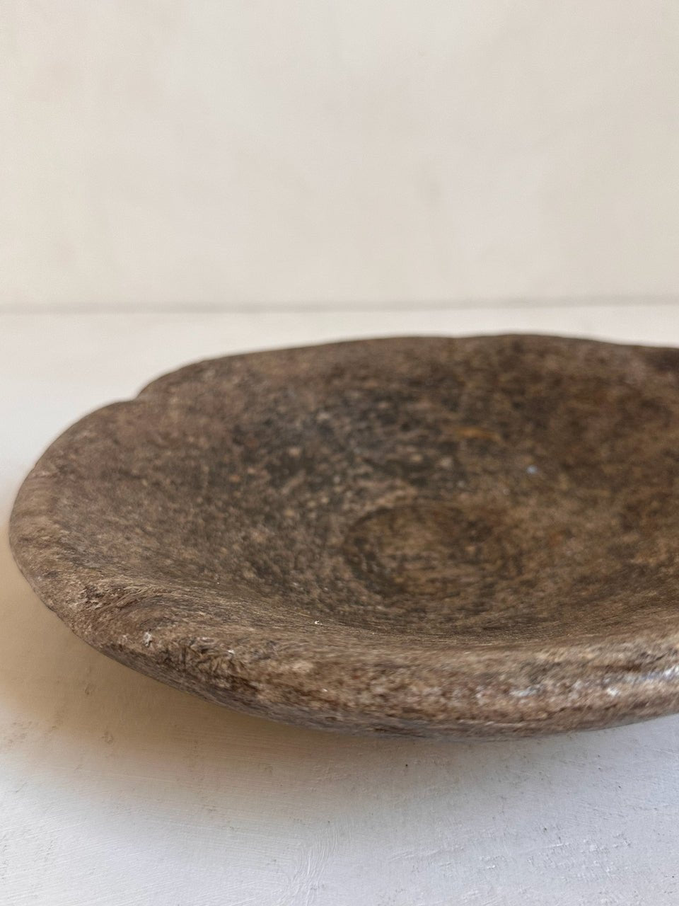 The Corner - Antique Stone plate N° 33 - Table & Kitchenware