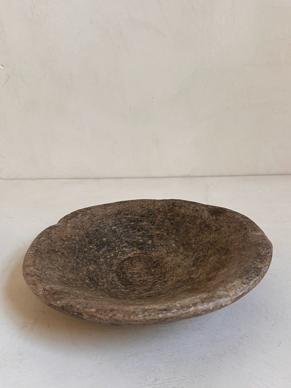 The Corner - Antique Stone plate N° 33 - Table & Kitchenware