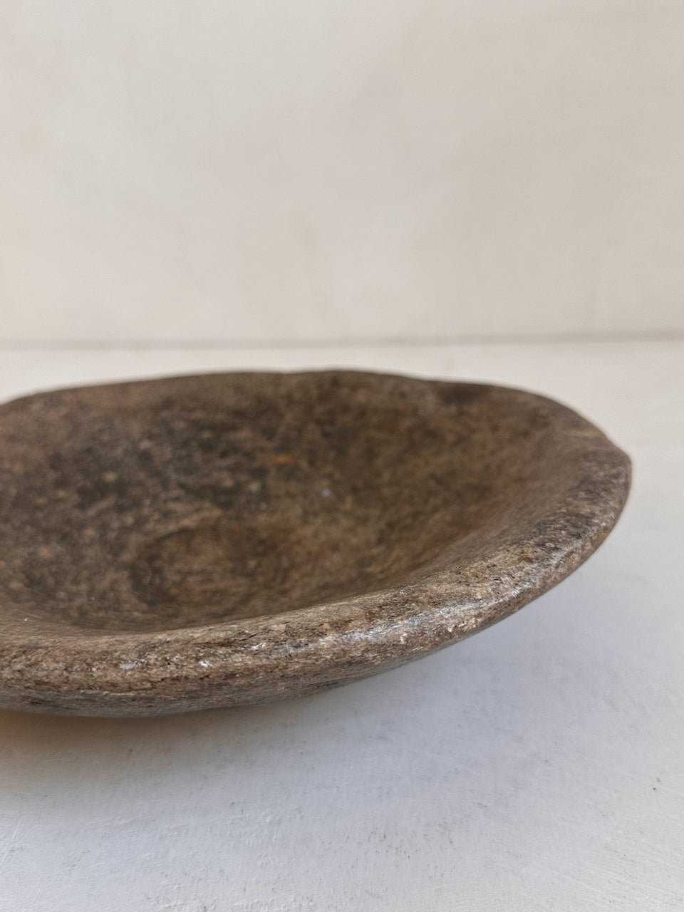 The Corner - Antique Stone plate N° 33 - Table & Kitchenware