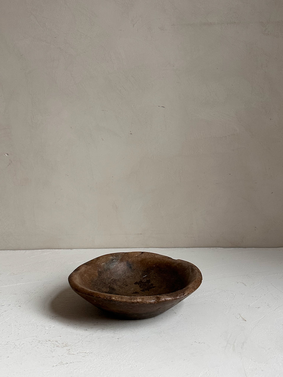 The Corner - Antique Stone plate N° 36 - Table & Kitchenware