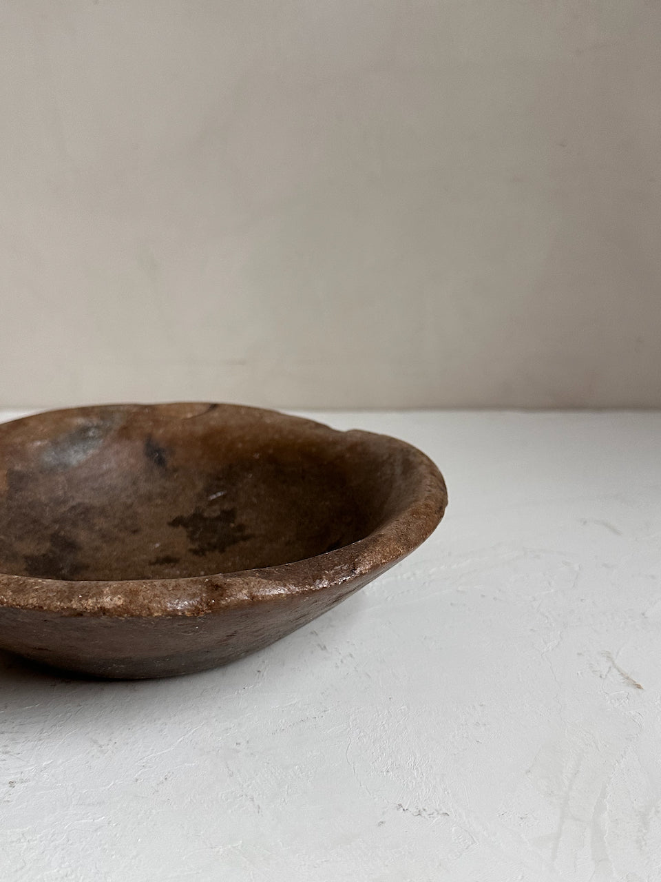 The Corner - Antique Stone plate N° 36 - Table & Kitchenware