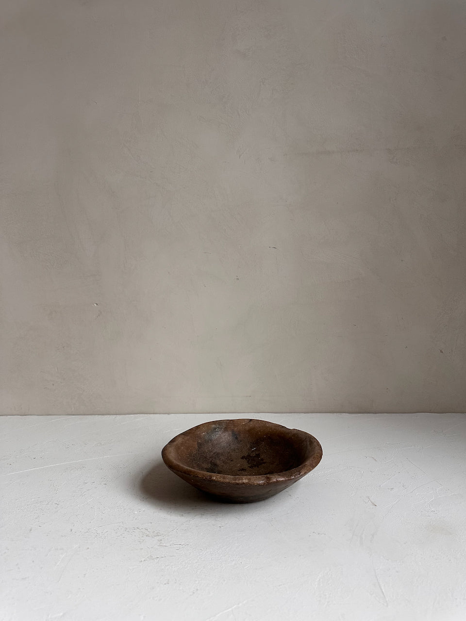 The Corner - Antique Stone plate N° 36 - Table & Kitchenware