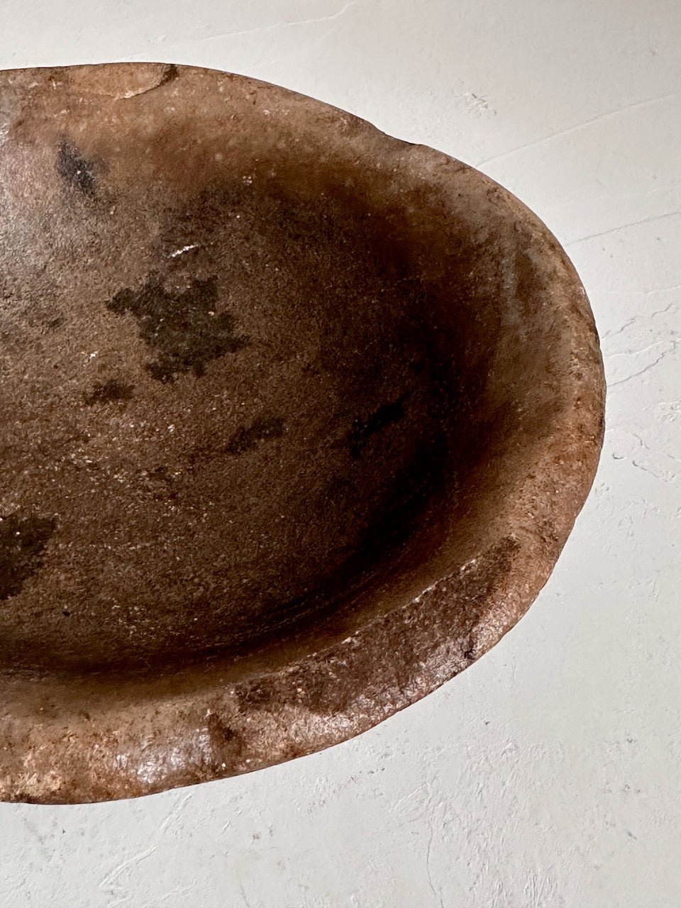 The Corner - Antique Stone plate N° 36 - Table & Kitchenware