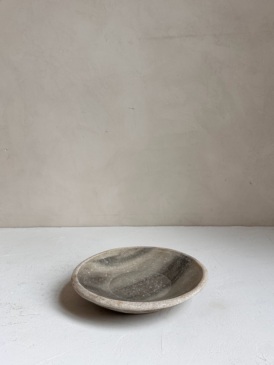 The Corner - Antique Stone plate N° 39 - Table & Kitchenware