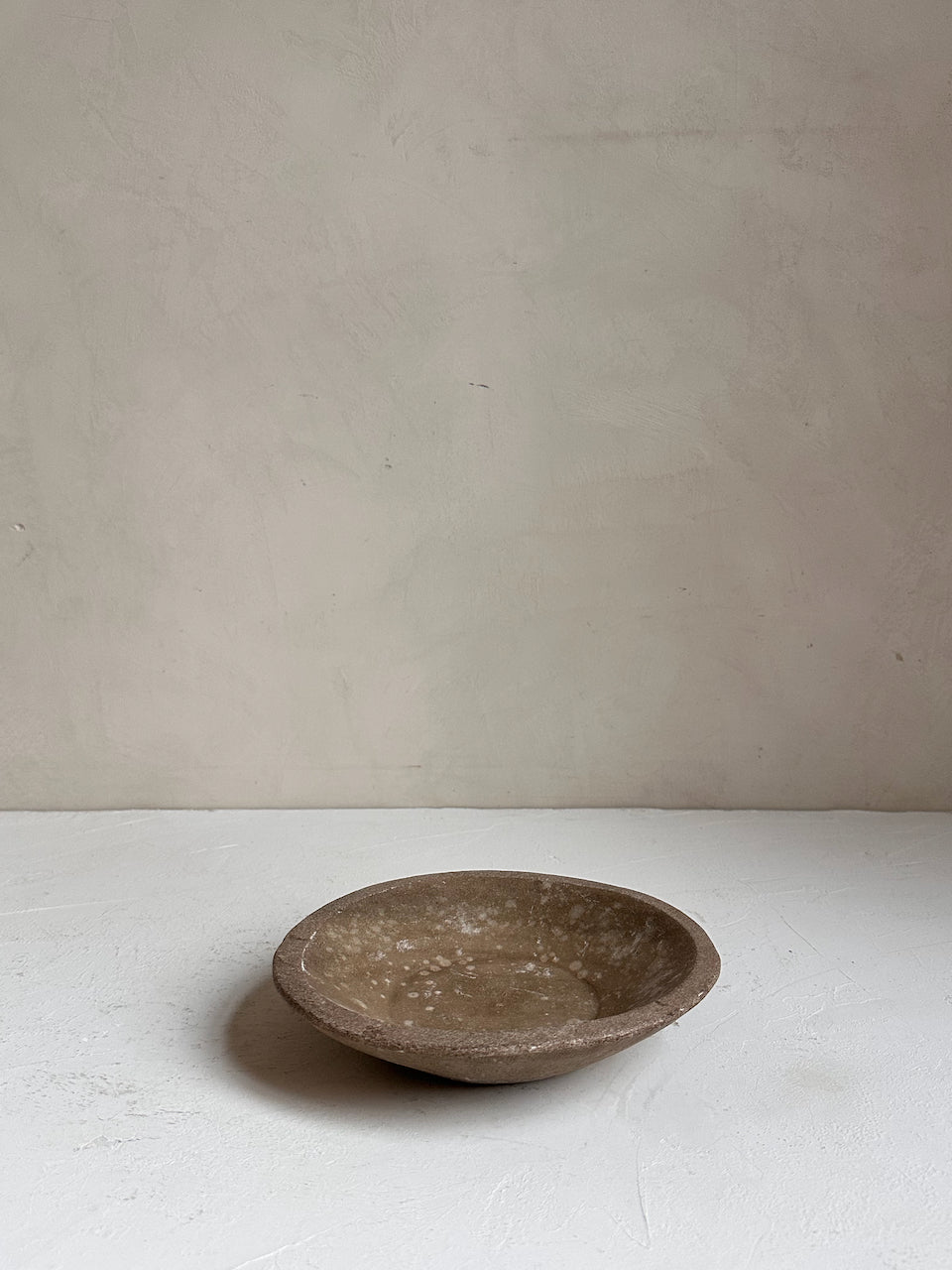 The Corner - Antique Stone plate N° 40 - Table & Kitchenware