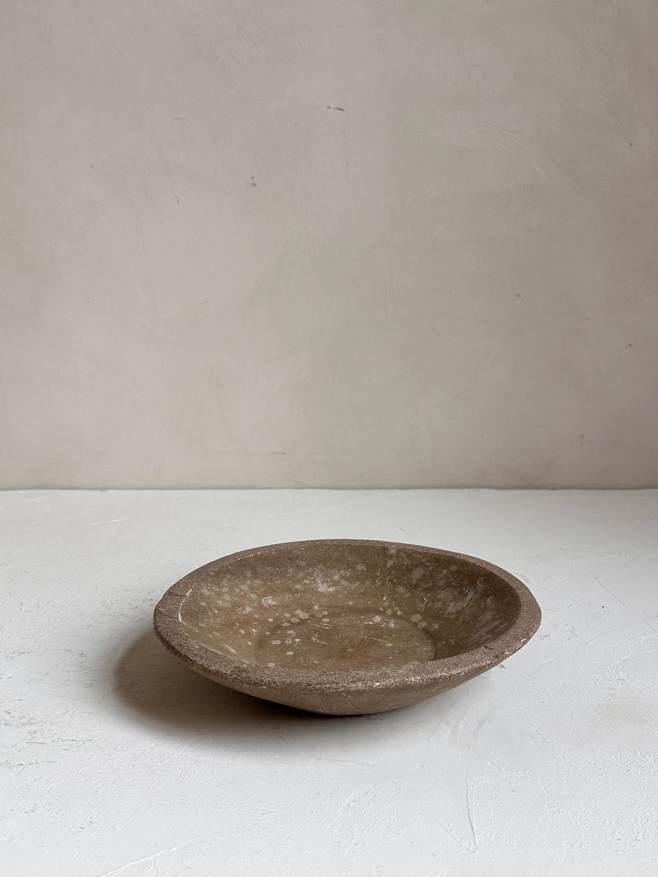 The Corner - Antique Stone plate N° 40 - Table & Kitchenware