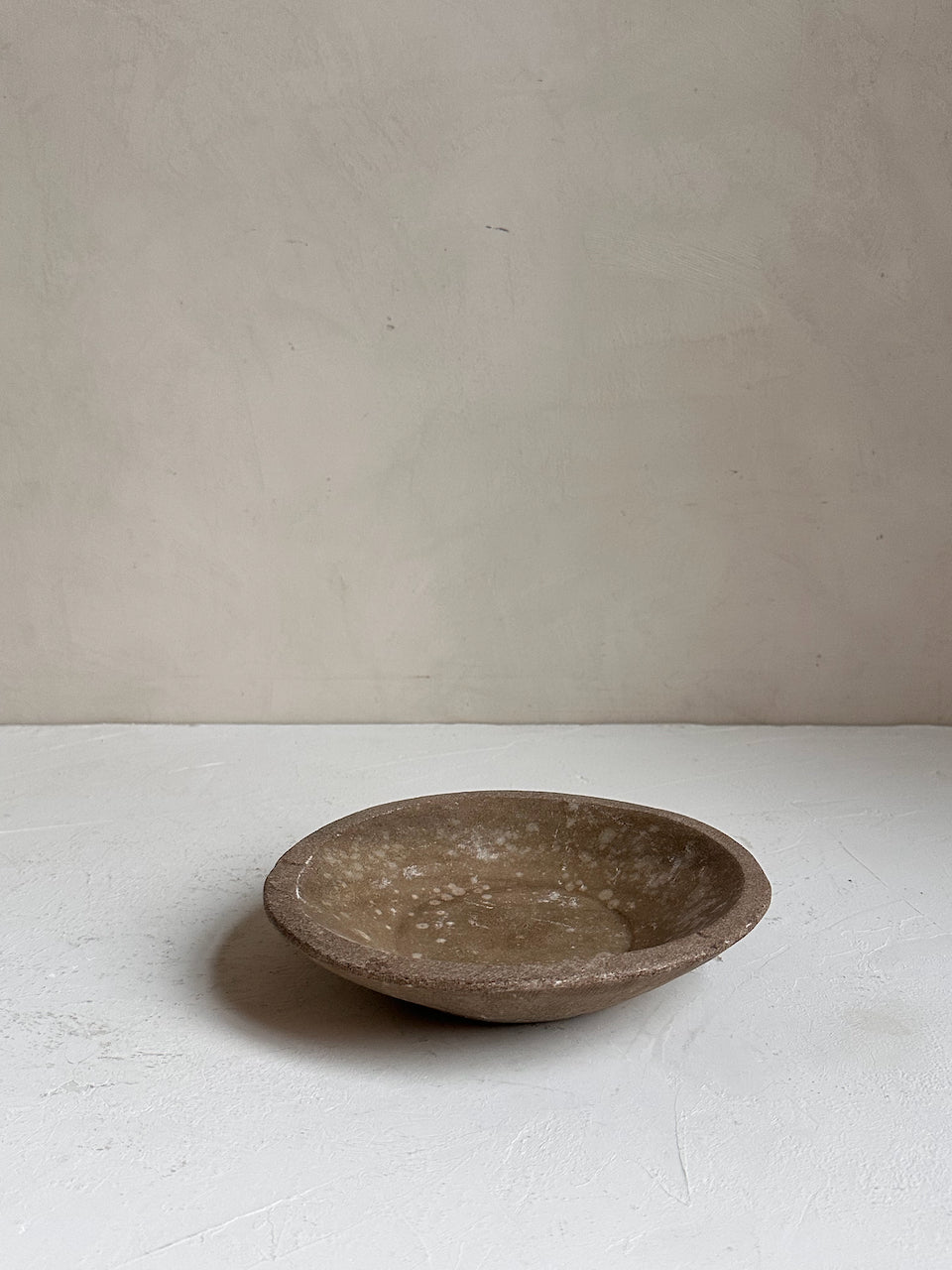The Corner - Antique Stone plate N° 40 - Table & Kitchenware