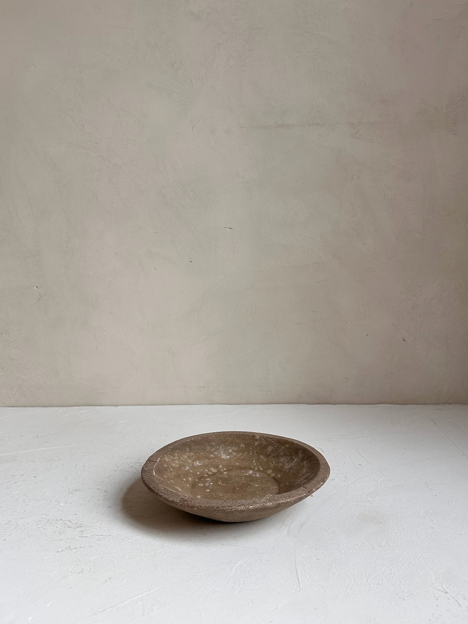 The Corner - Antique Stone plate N° 40 - Table & Kitchenware