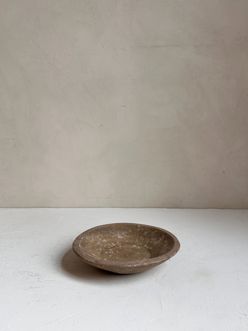 The Corner - Antique Stone plate N° 40 - Table & Kitchenware