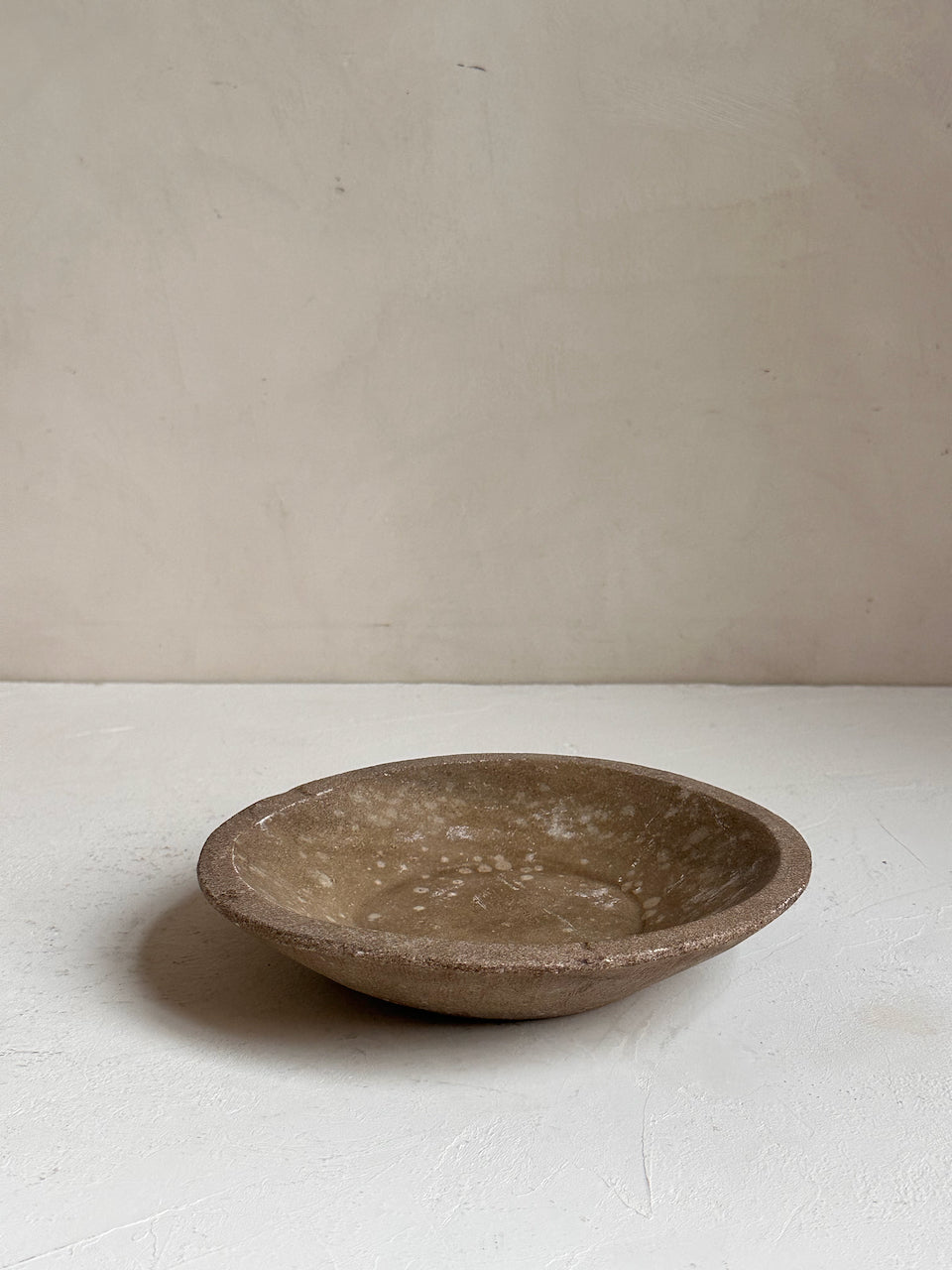 The Corner - Antique Stone plate N° 40 - Table & Kitchenware