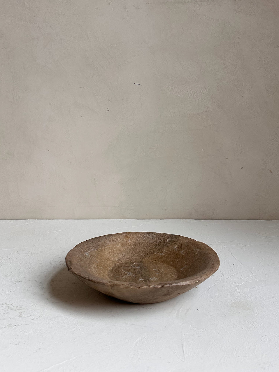 The Corner - Antique Stone plate N° 41 - Table & Kitchenware