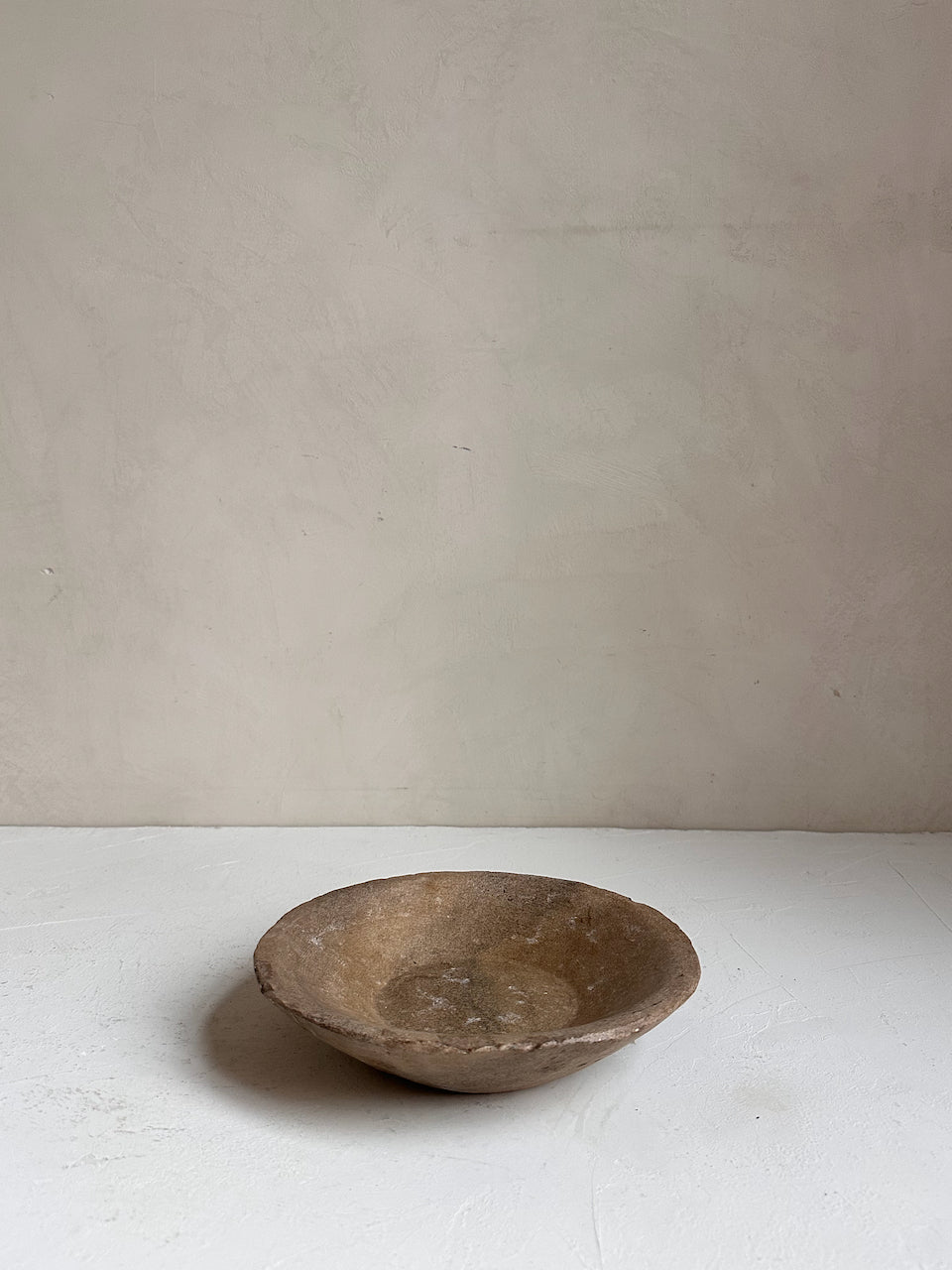 The Corner - Antique Stone plate N° 41 - Table & Kitchenware