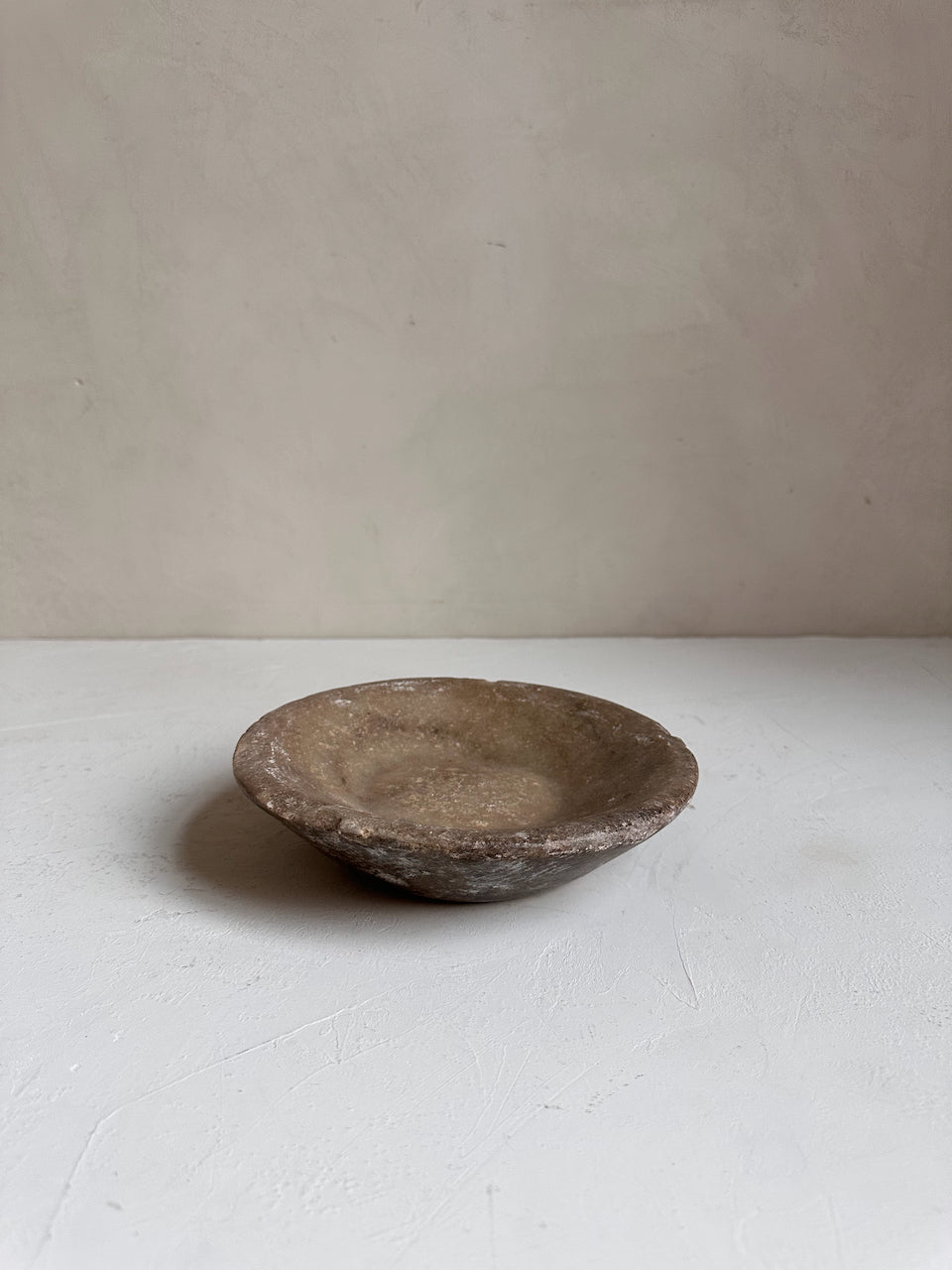 The Corner - Antique Stone plate N° 45 - Table & Kitchenware