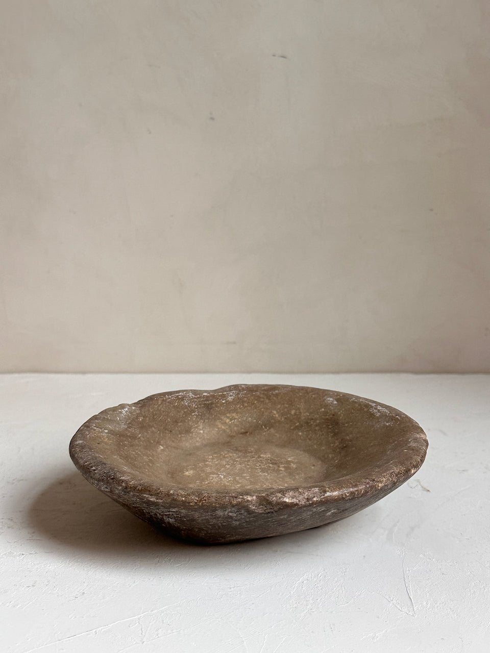 The Corner - Antique Stone plate N° 45 - Table & Kitchenware