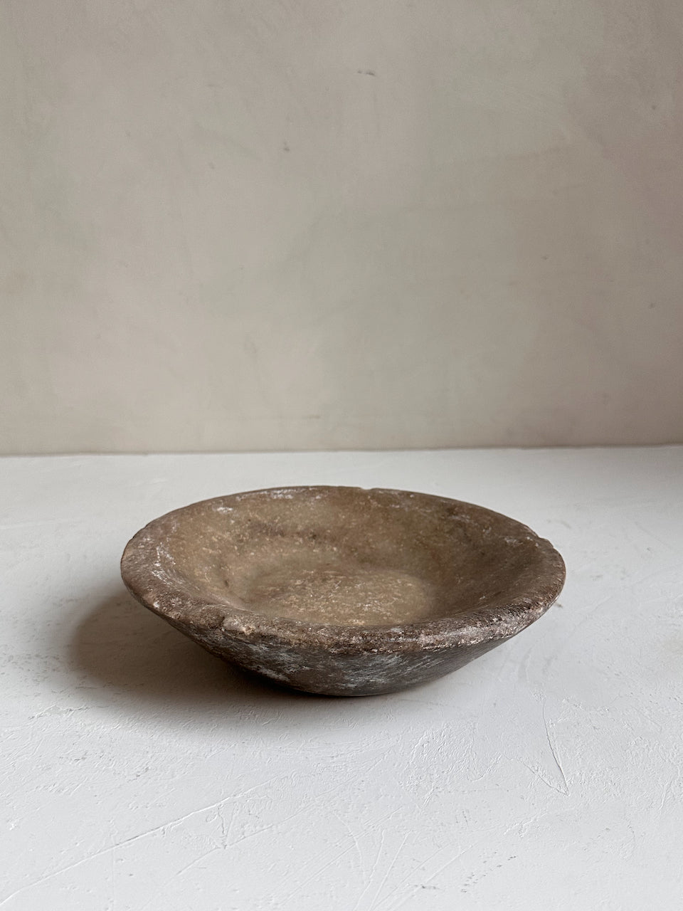 The Corner - Antique Stone plate N° 45 - Table & Kitchenware