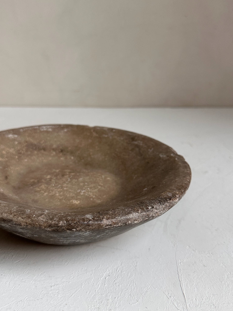 The Corner - Antique Stone plate N° 45 - Table & Kitchenware