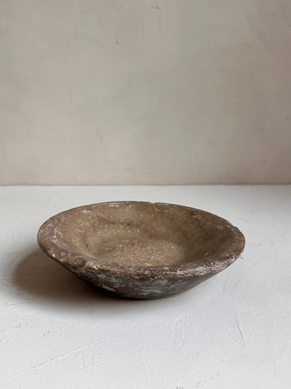 The Corner - Antique Stone plate N° 45 - Table & Kitchenware