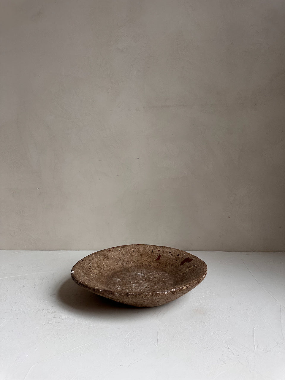 The Corner - Antique Stone plate N°49 - Table & Kitchenware