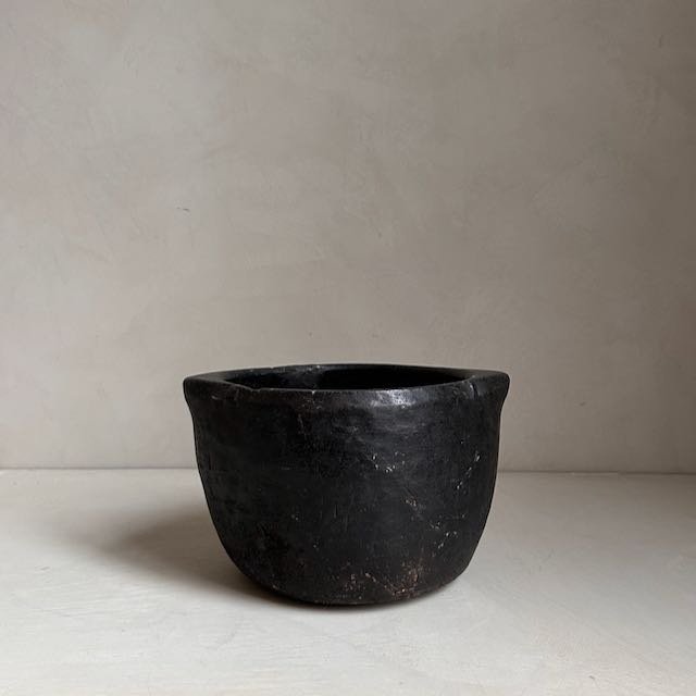 The Corner - Antique stone pot N° 1 - Table & Kitchenware