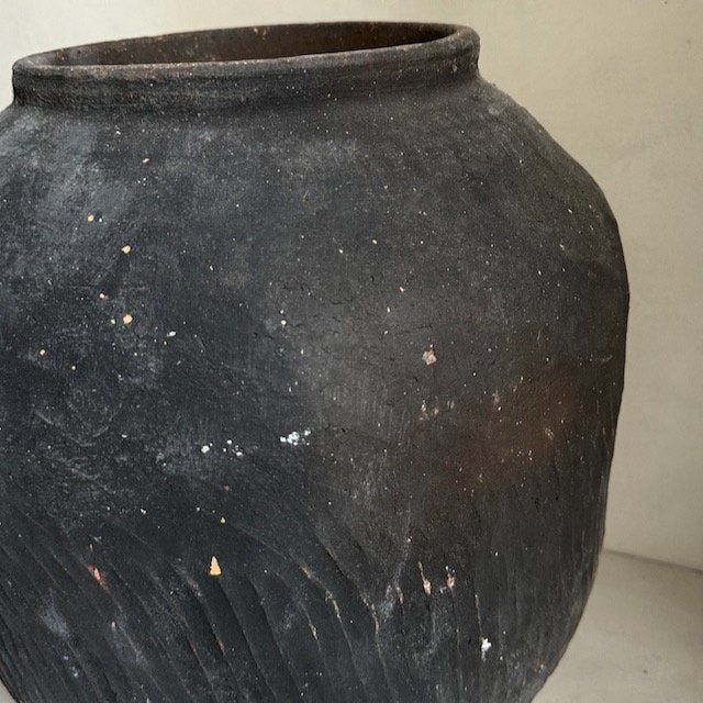 The Corner - Antique vase N° 1 - Pots & Vases