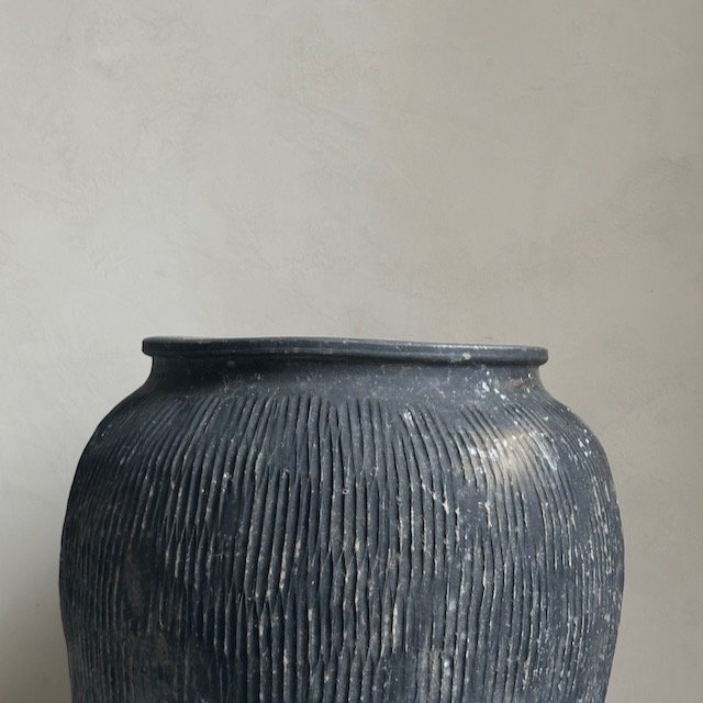 The Corner - Antique vase N° 10 - Pots & Vases