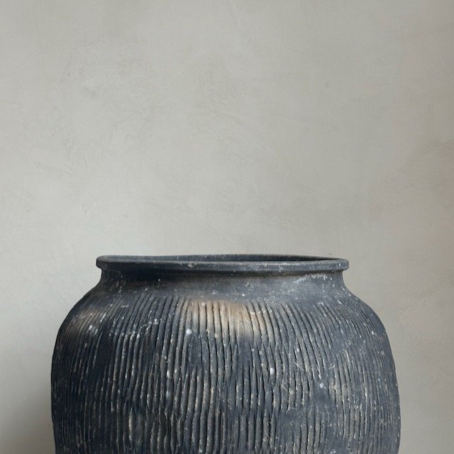 The Corner - Antique vase N° 10 - Pots & Vases