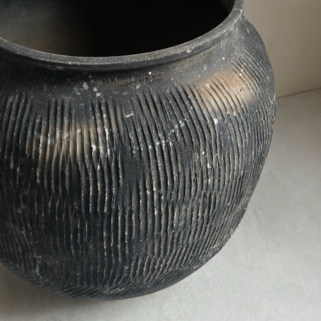 The Corner - Antique vase N° 10 - Pots & Vases
