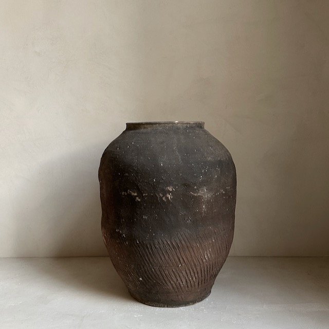 The Corner - Antique vase N° 2 - Pots & Vases