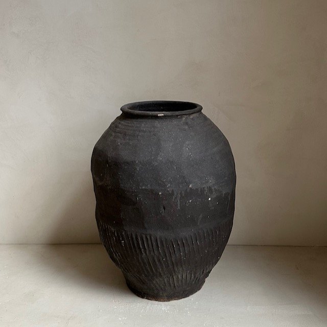The Corner - Antique vase N° 3 - Pots & Vases