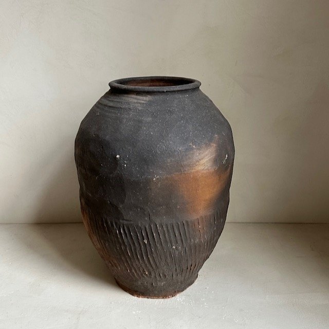 The Corner - Antique vase N° 3 - Pots & Vases