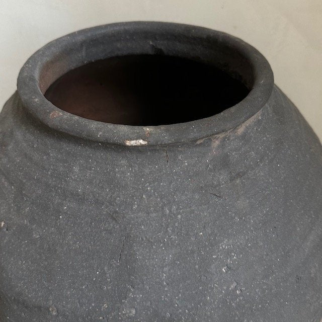 The Corner - Antique vase N° 3 - Pots & Vases