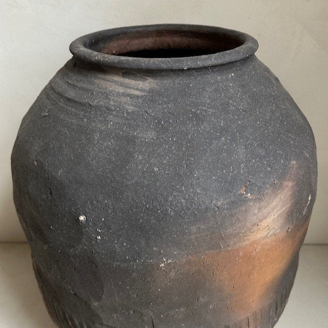 The Corner - Antique vase N° 3 - Pots & Vases