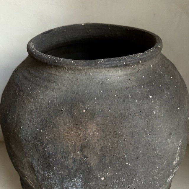 The Corner - Antique vase N° 4 - Pots & Vases