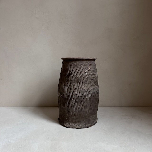 The Corner - Antique vase N° 6 - Pots & Vases