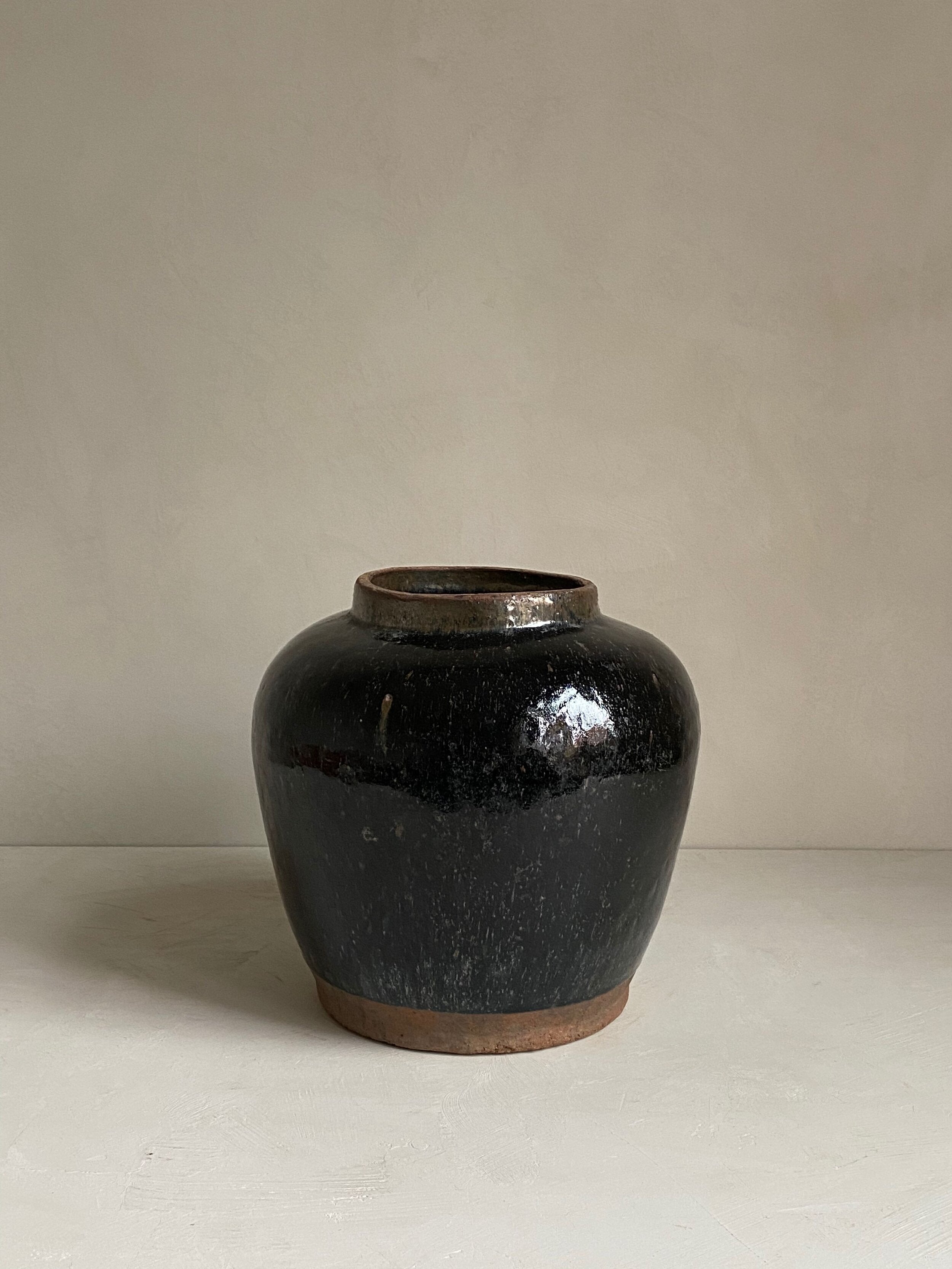 The Corner - Black glazed pot N°5 - 