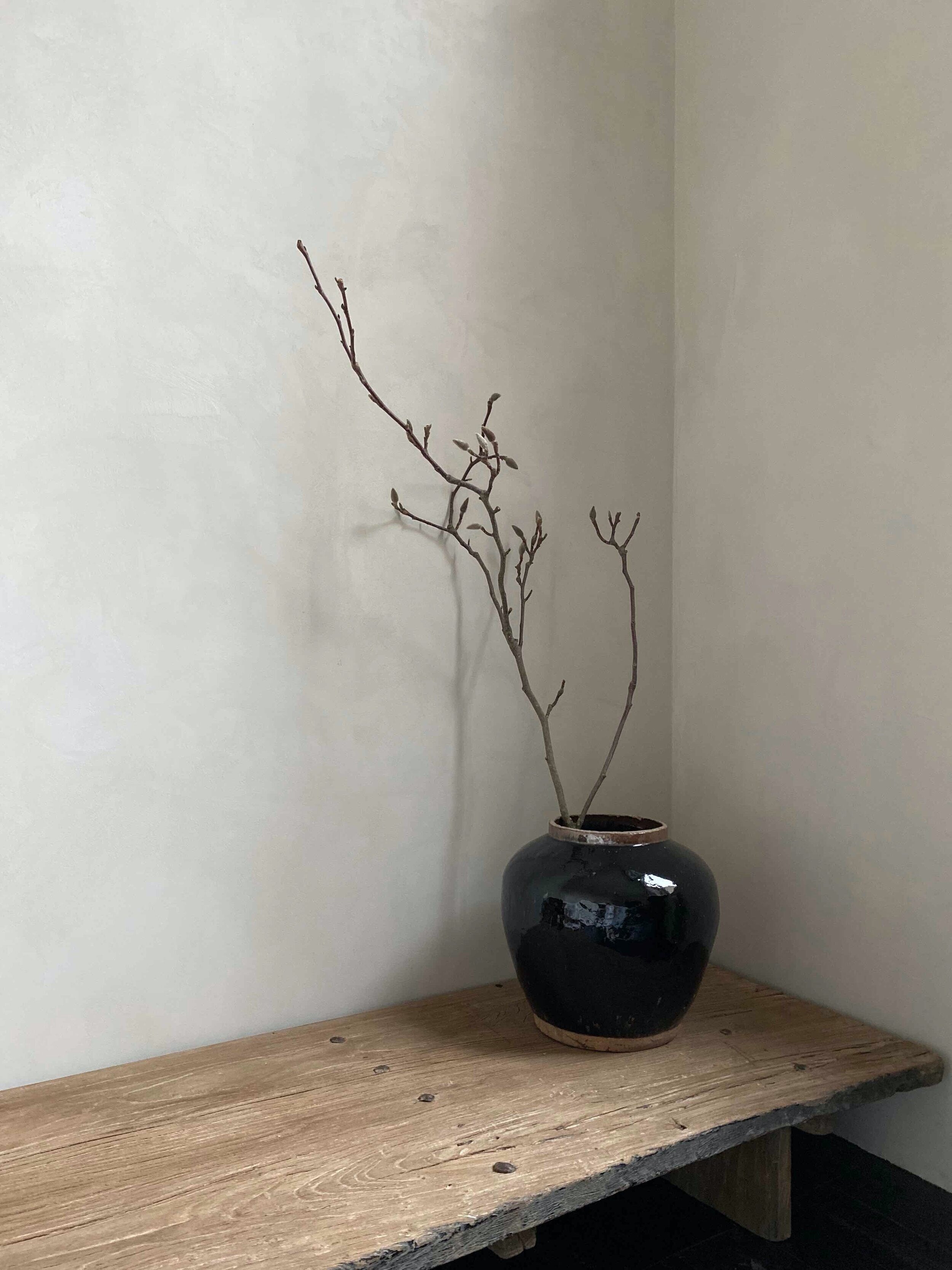 The Corner - Black glazed pot N°7 - Pots & Vases