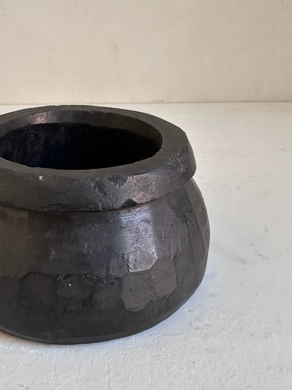 The Corner - Black stone mortar N° 17 - Table & Kitchenware