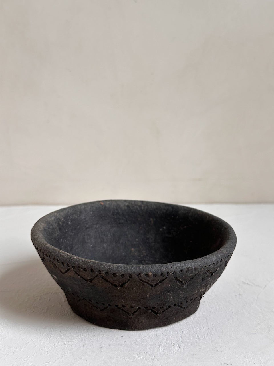 The Corner - Black terracotta bowl N° 1 - Pots & Vases
