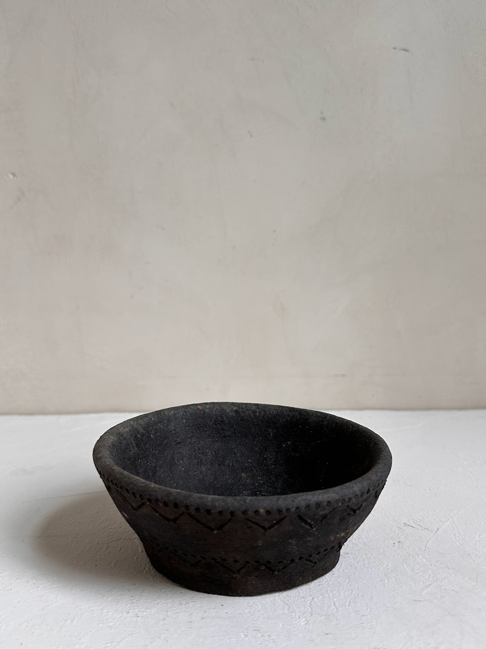The Corner - Black terracotta bowl N° 1 - Pots & Vases