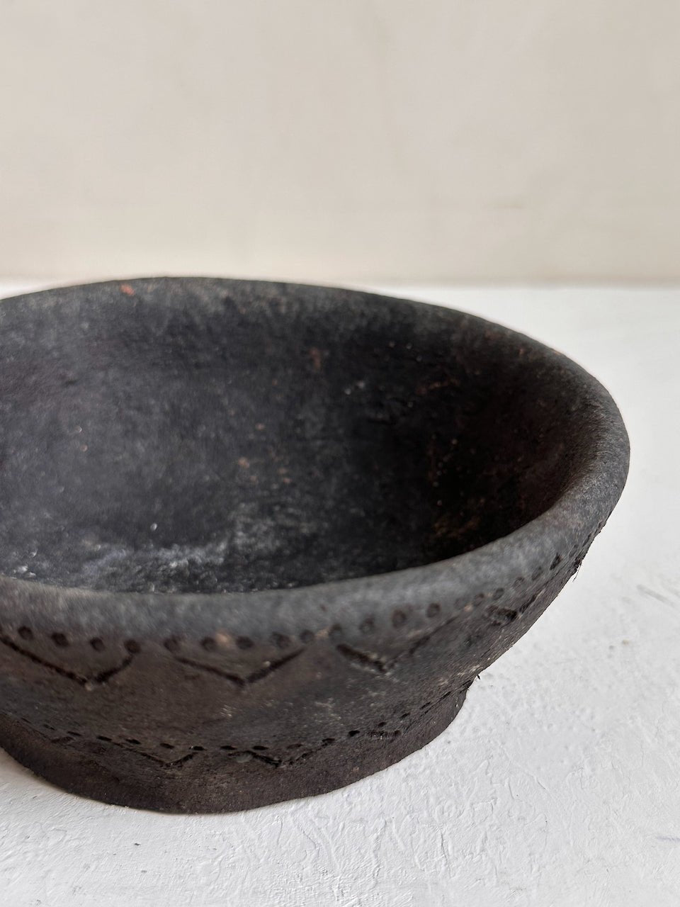 The Corner - Black terracotta bowl N° 1 - Pots & Vases