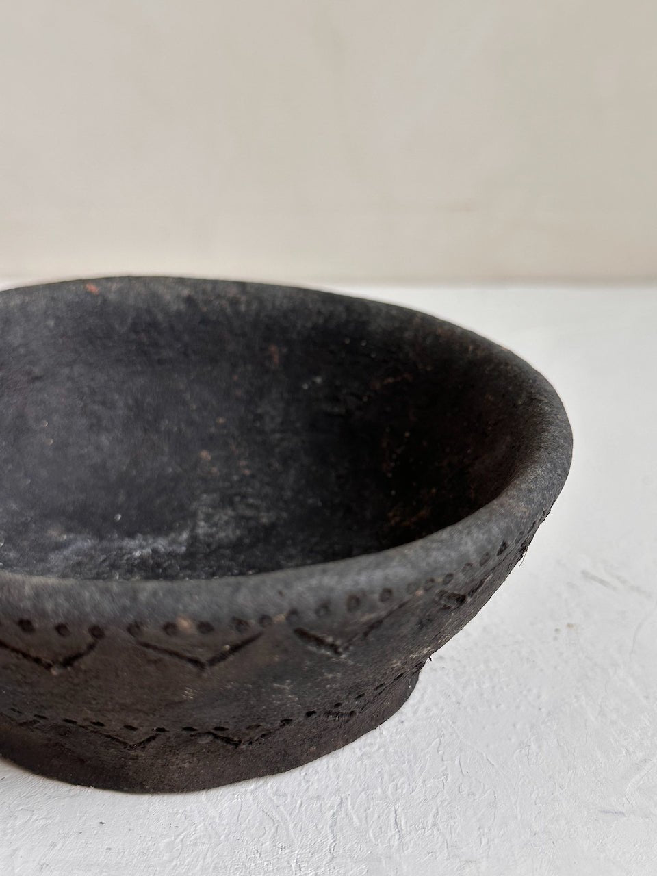 The Corner - Black terracotta bowl N° 1 - Pots & Vases
