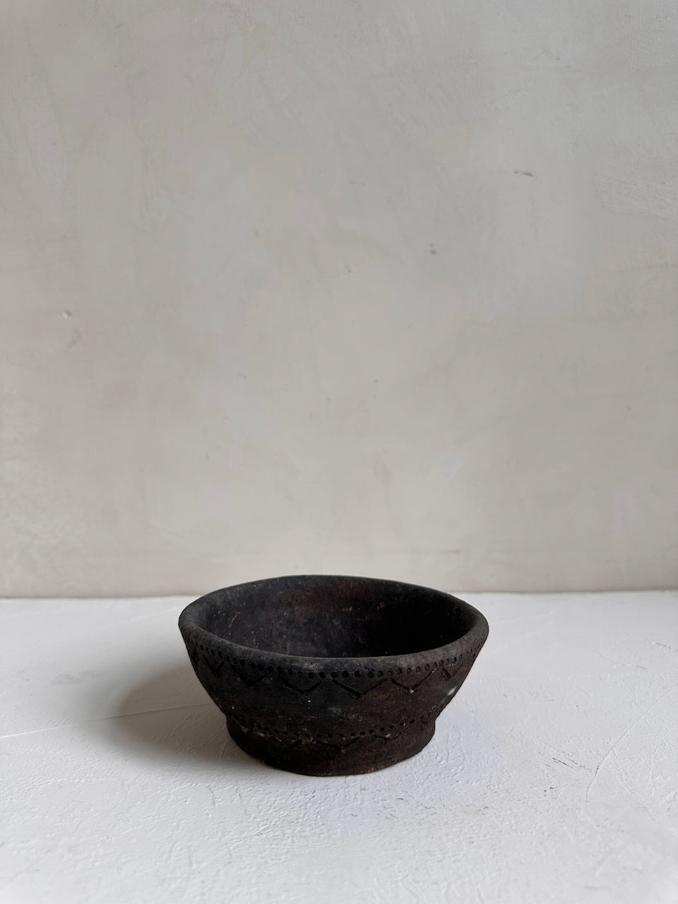 The Corner - Black terracotta bowl N° 1 - Pots & Vases