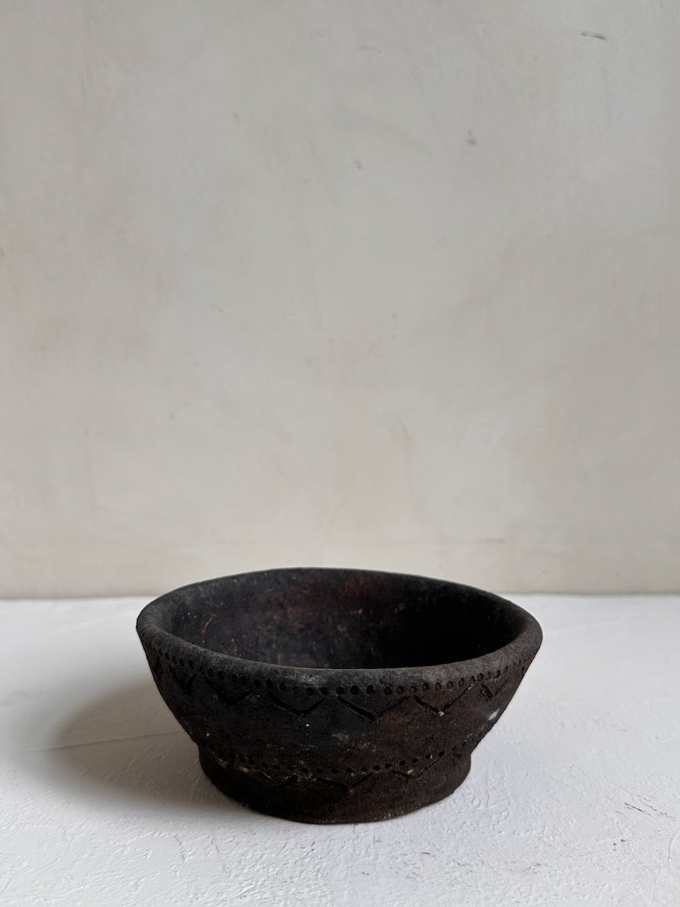 The Corner - Black terracotta bowl N° 1 - Pots & Vases