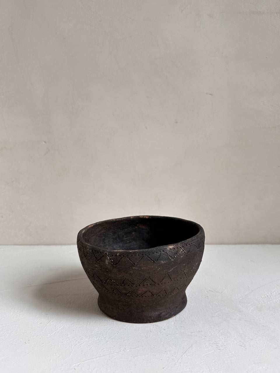 The Corner - Black terracotta bowl N° 11 - Pots & Vases